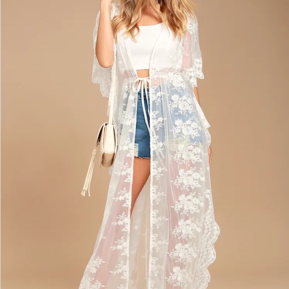 Elegant White Lace Kimono Robe